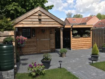 Opberg schuur met veranda in Groningen