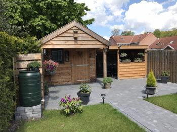 Opberg schuur met veranda in Groningen