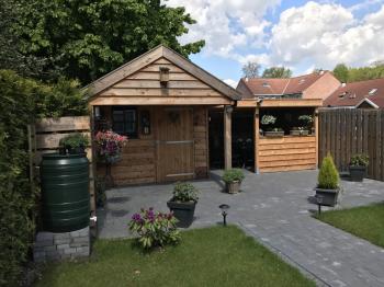 Opberg schuur met veranda in Groningen