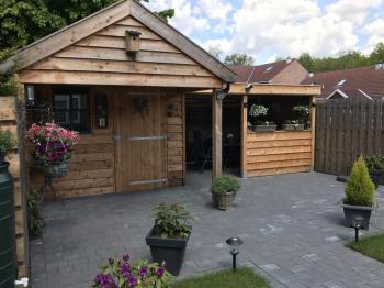 Opberg schuur met veranda in Groningen