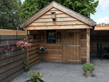 Opberg schuur met veranda in Groningen