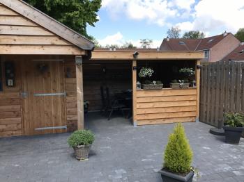 Opberg schuur met veranda in Groningen