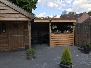 Opberg schuur met veranda in Groningen