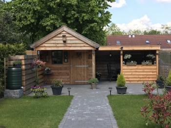 Opberg schuur met veranda in Groningen