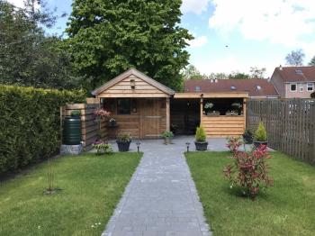 Opberg schuur met veranda in Groningen