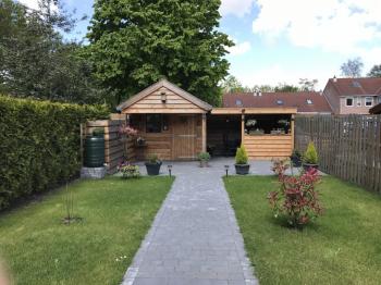 Opberg schuur met veranda in Groningen