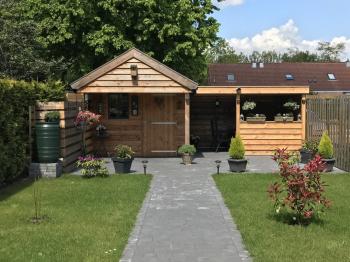 Opberg schuur met veranda in Groningen