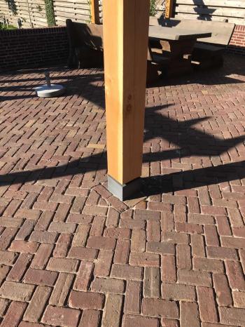 In Gasselternijveenschemond een overkapping van lariks en deels douglas gemaakt.
