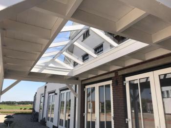 Douglas overkapping constructie met lichtstraat in noordwijkerhout