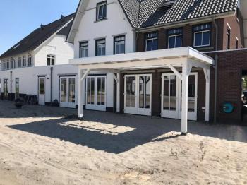 Douglas overkapping constructie met lichtstraat in noordwijkerhout