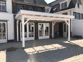 Douglas overkapping constructie met lichtstraat in noordwijkerhout