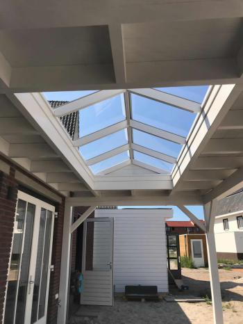 Douglas overkapping constructie met lichtstraat in noordwijkerhout