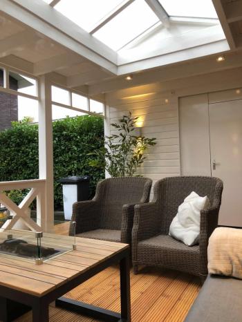 Douglas overkapping in Amersfoort met lichtstraat balustradeen vlonder