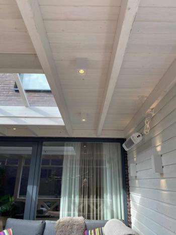Douglas overkapping in Amersfoort met lichtstraat balustradeen vlonder