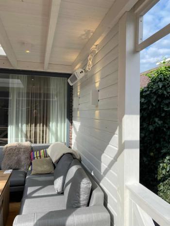 Douglas overkapping in Amersfoort met lichtstraat balustradeen vlonder