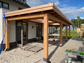 Douglas overkapping met lichtstraat in Almere