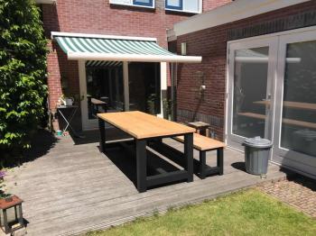 Douglas tuintafel met zwartepoten en Douglas tuinbank